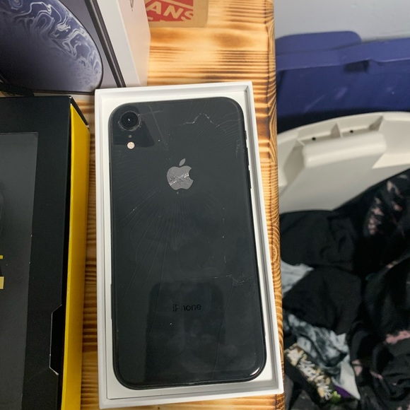 iPhone XR - Picture 2 of 2